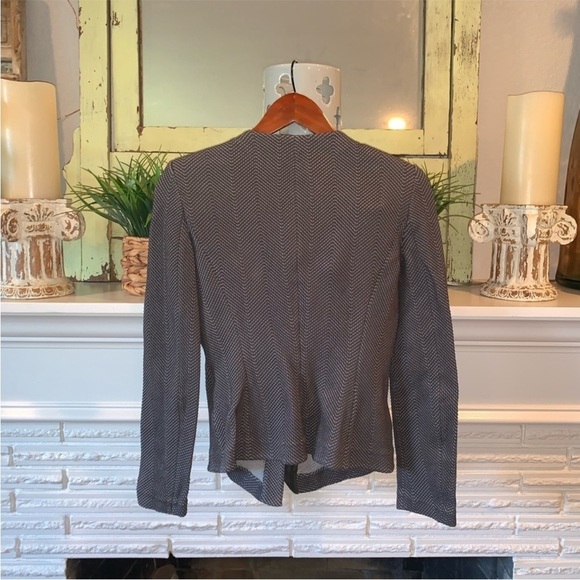 Armani Collezioni Gray Knit Button Front Rosette Accent Fitted Designer Blazer 6 - Picture 8 of 9